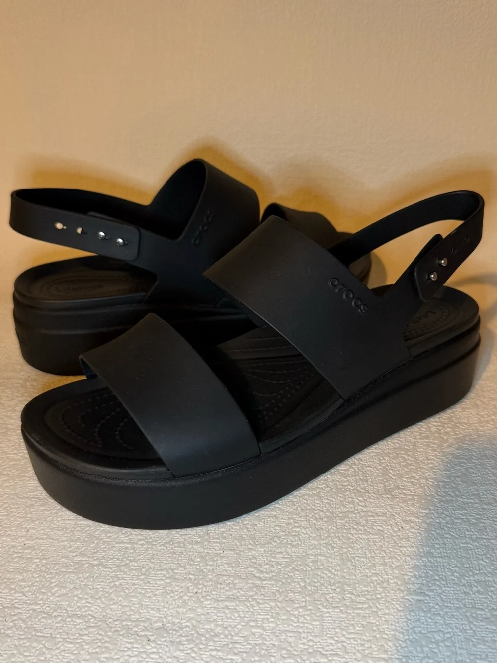 Crocs Brooklyn Low Wedge Platform Sandals Black Women’s Size 10 LiteRide